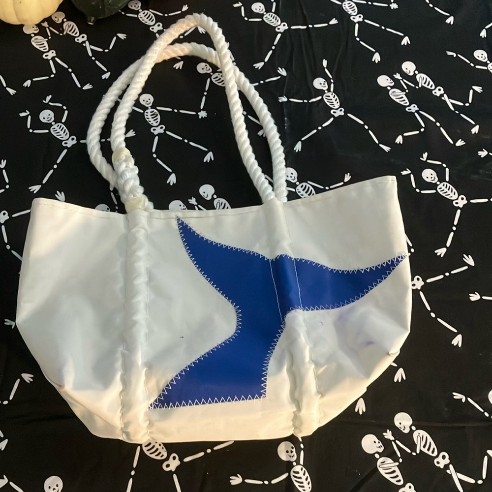 Beach bag made from used sails
